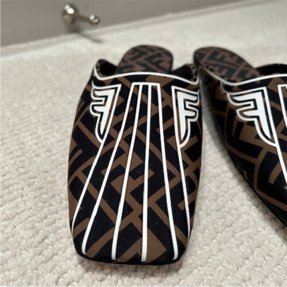 FENDI RUNWAY SLIDES - Picture 2 of 7